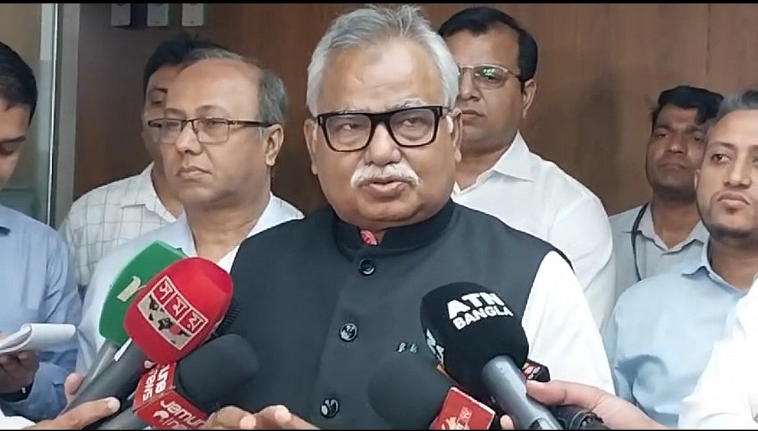 প্রবাসীকল্যাণ ও বৈদেশিক কর্মসংস্থান মন্ত্রণালয়ে আজ বুধবার সাংবাদিকদের সঙ্গে কথা বলেন প্রতিমন্ত্রী শফিকুর রহমান চৌধুরী